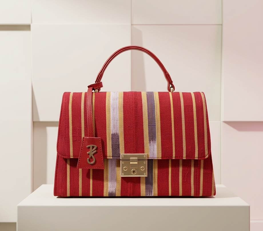 The Ogo Bag Maxi - a hand-woven Aso-Oke tote by Penchant Signature.